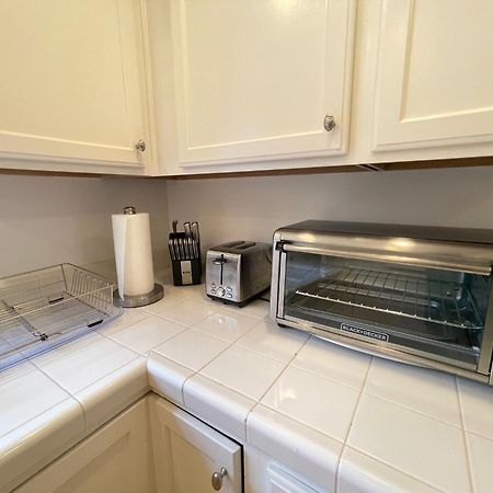 Charming Bright Traditional Home In Sherman Oaks Лос-Анджелес Экстерьер фото
