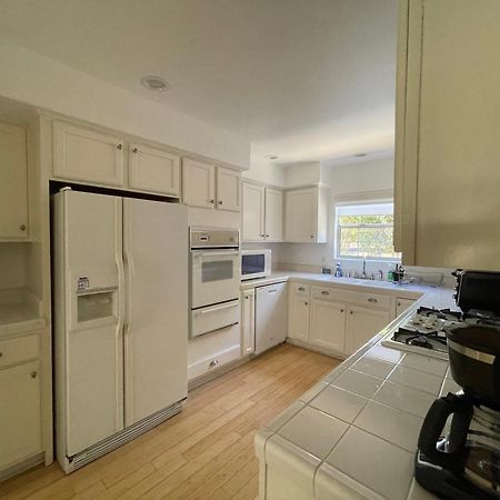 Charming Bright Traditional Home In Sherman Oaks Лос-Анджелес Экстерьер фото