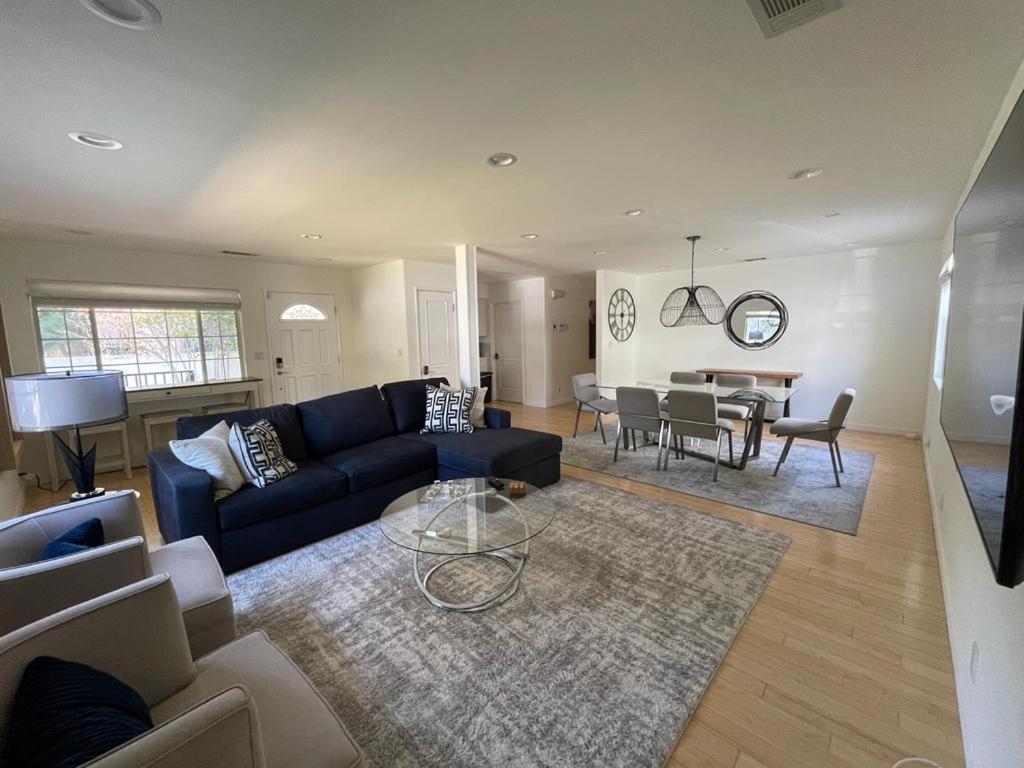 Charming Bright Traditional Home In Sherman Oaks Лос-Анджелес Экстерьер фото
