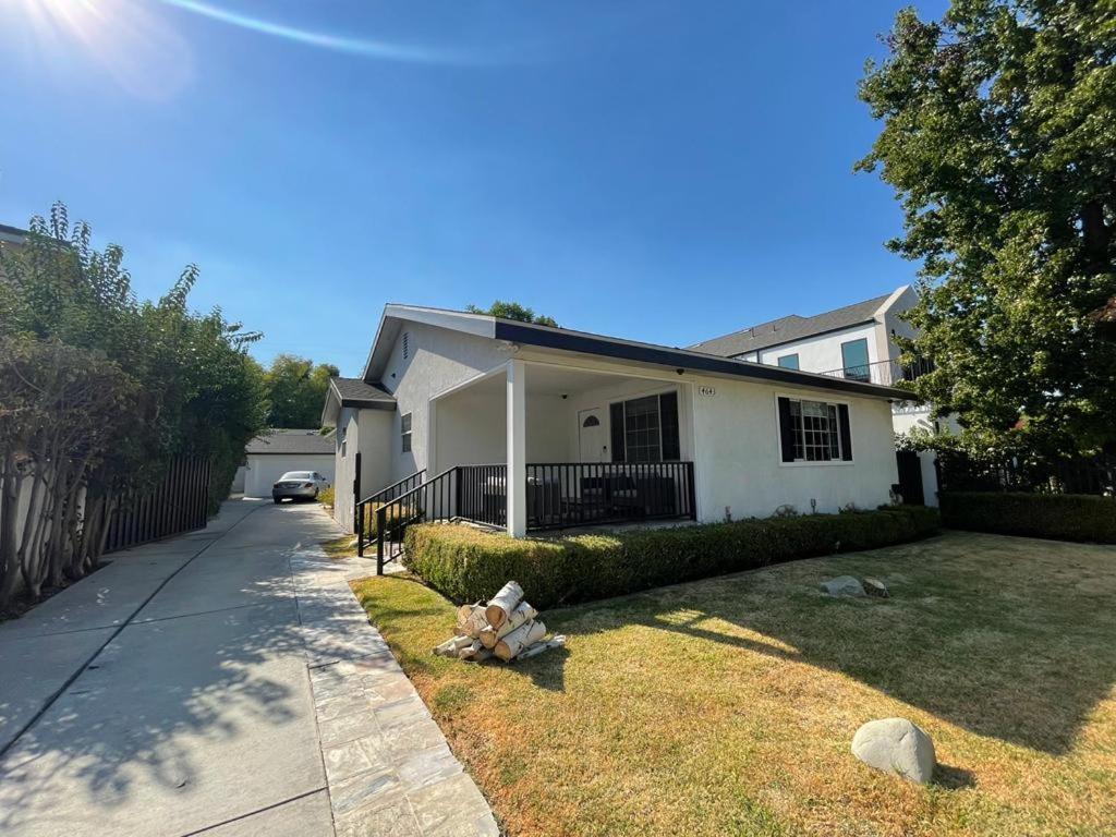 Charming Bright Traditional Home In Sherman Oaks Лос-Анджелес Экстерьер фото
