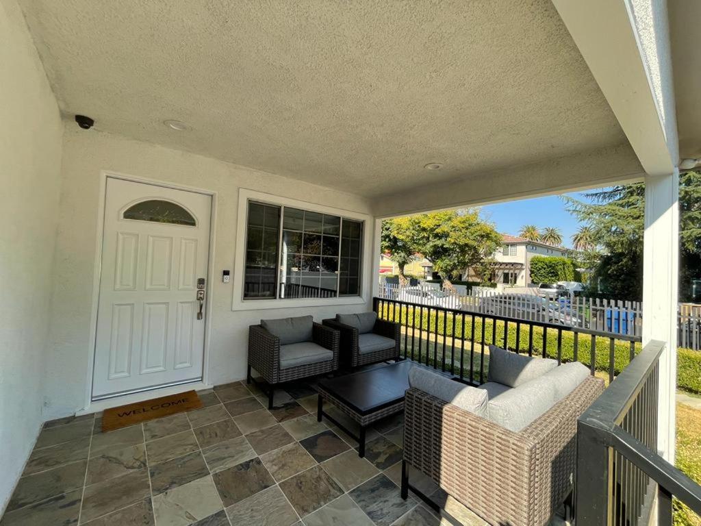 Charming Bright Traditional Home In Sherman Oaks Лос-Анджелес Экстерьер фото