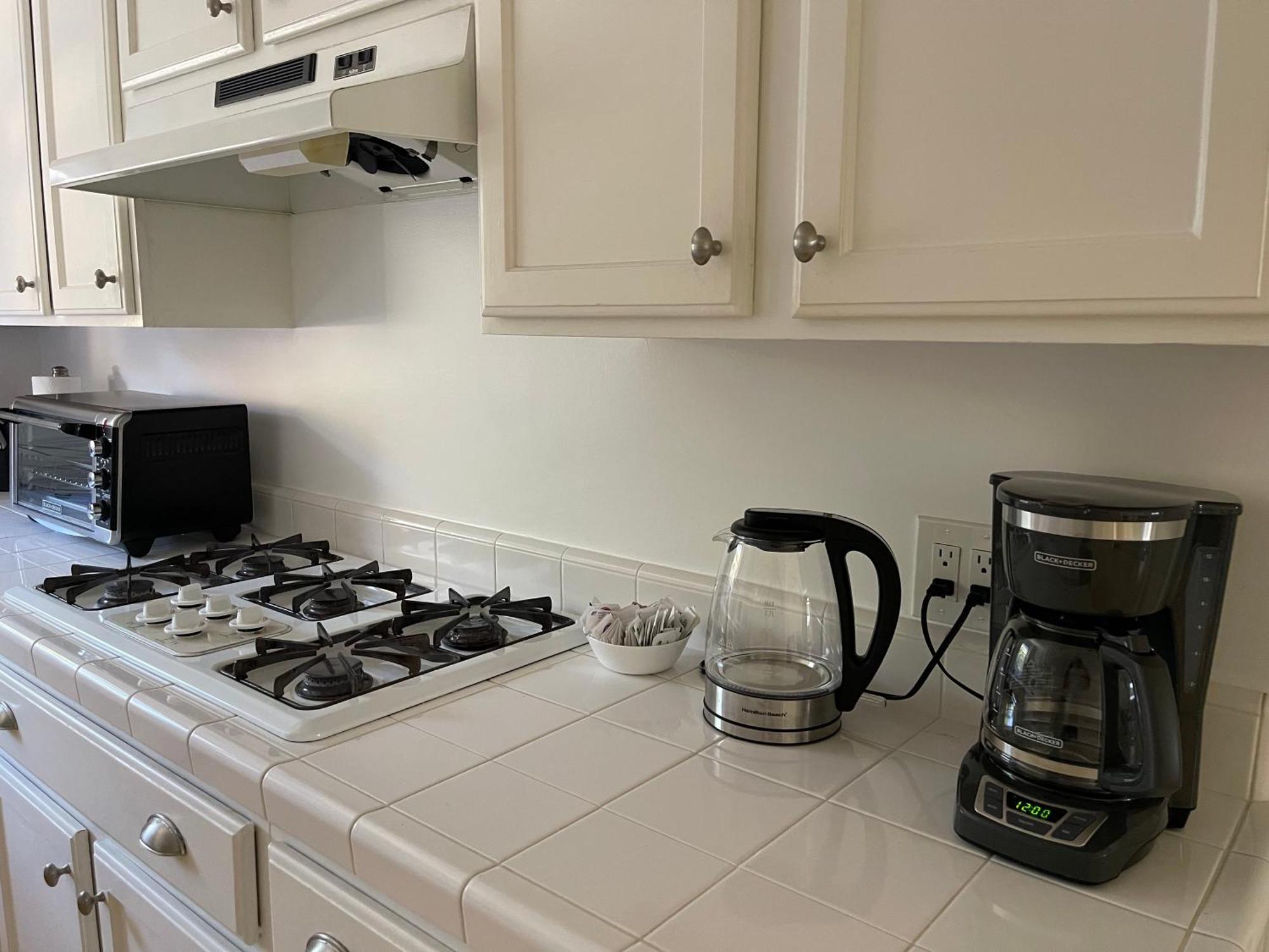 Charming Bright Traditional Home In Sherman Oaks Лос-Анджелес Экстерьер фото