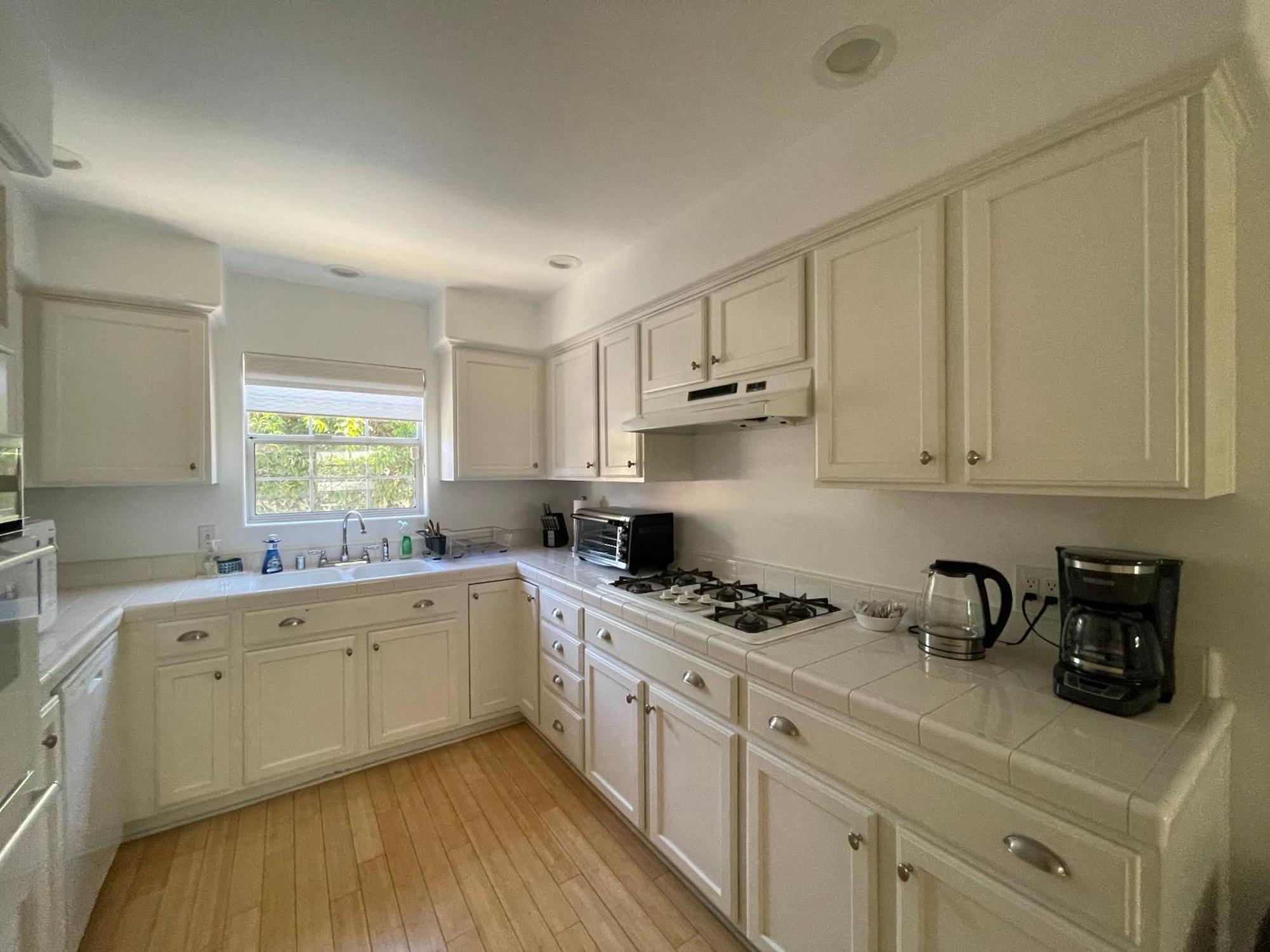 Charming Bright Traditional Home In Sherman Oaks Лос-Анджелес Экстерьер фото