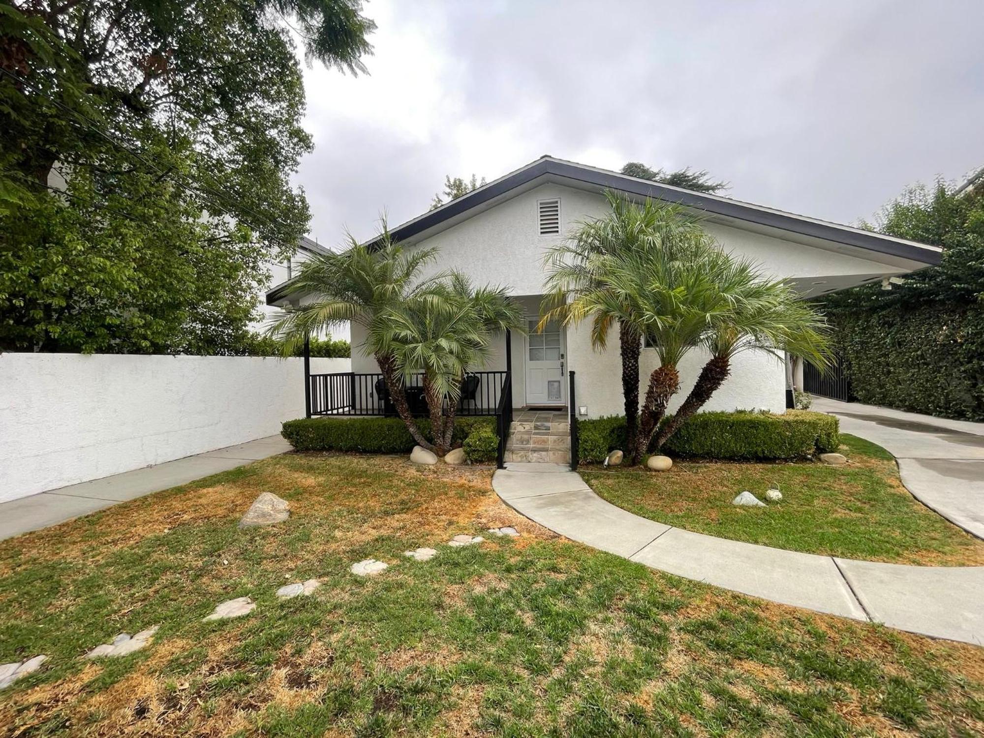 Charming Bright Traditional Home In Sherman Oaks Лос-Анджелес Экстерьер фото