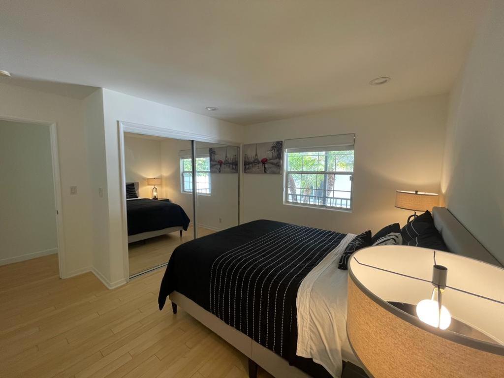 Charming Bright Traditional Home In Sherman Oaks Лос-Анджелес Экстерьер фото