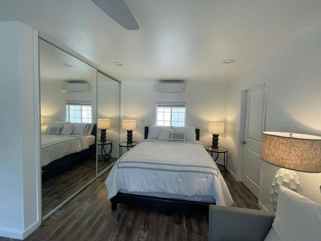 Charming Bright Traditional Home In Sherman Oaks Лос-Анджелес Экстерьер фото