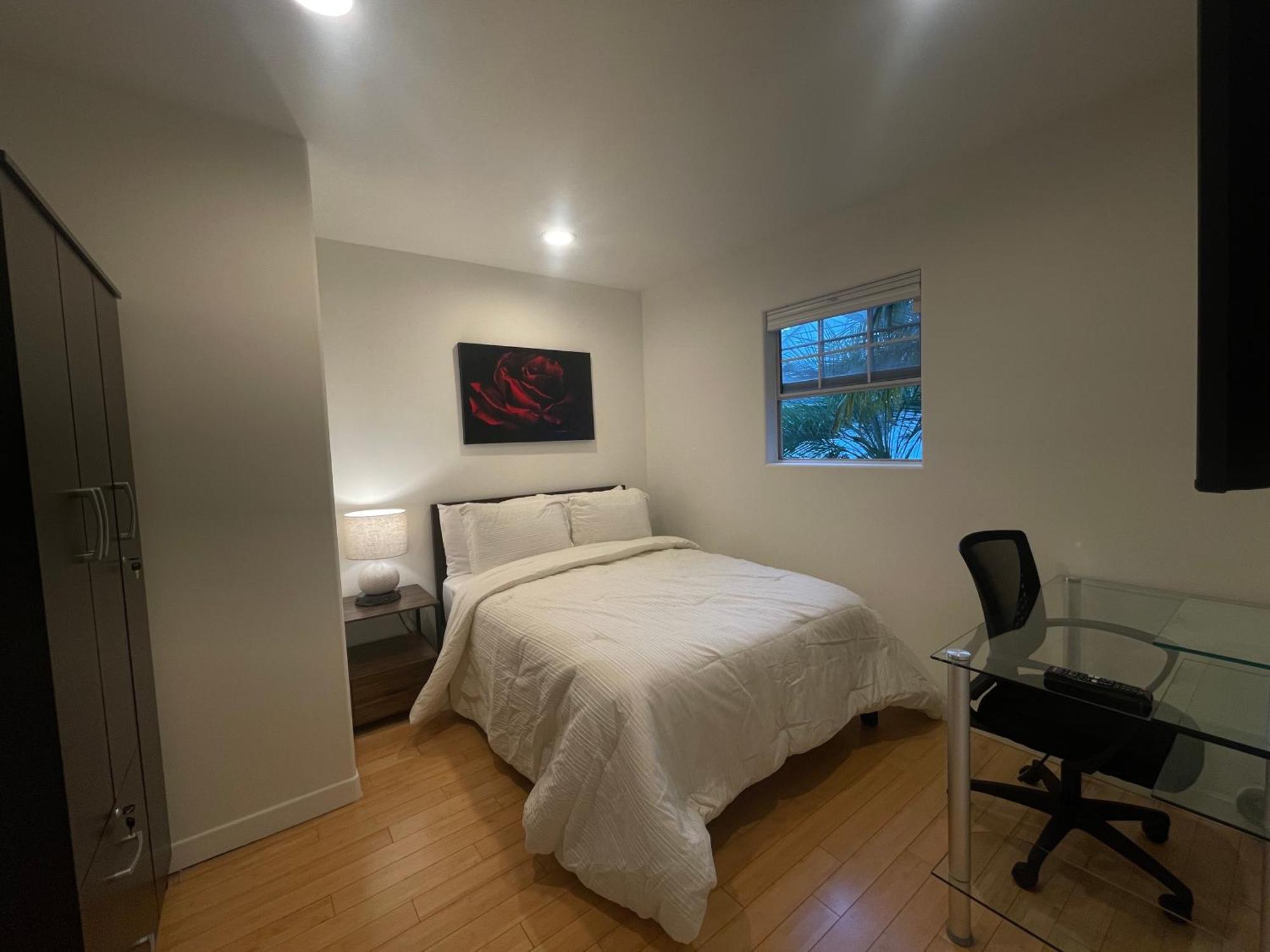 Charming Bright Traditional Home In Sherman Oaks Лос-Анджелес Экстерьер фото