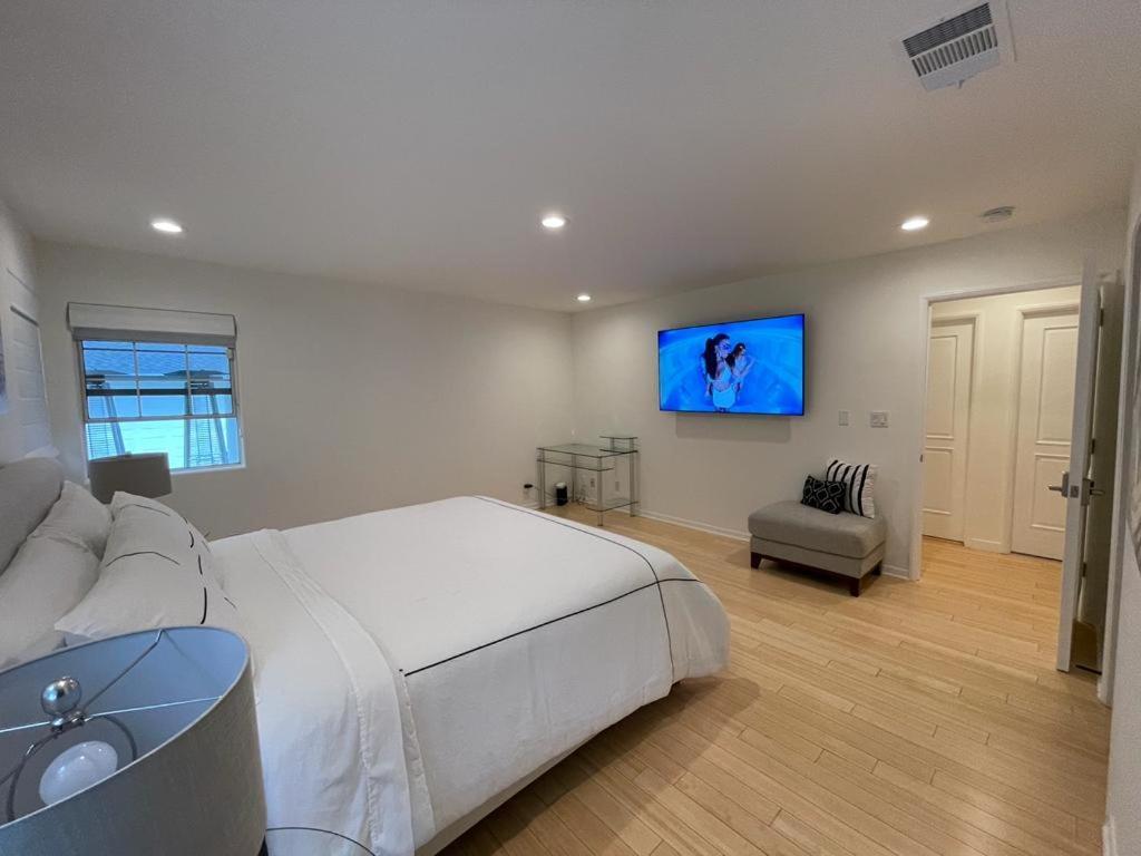 Charming Bright Traditional Home In Sherman Oaks Лос-Анджелес Экстерьер фото