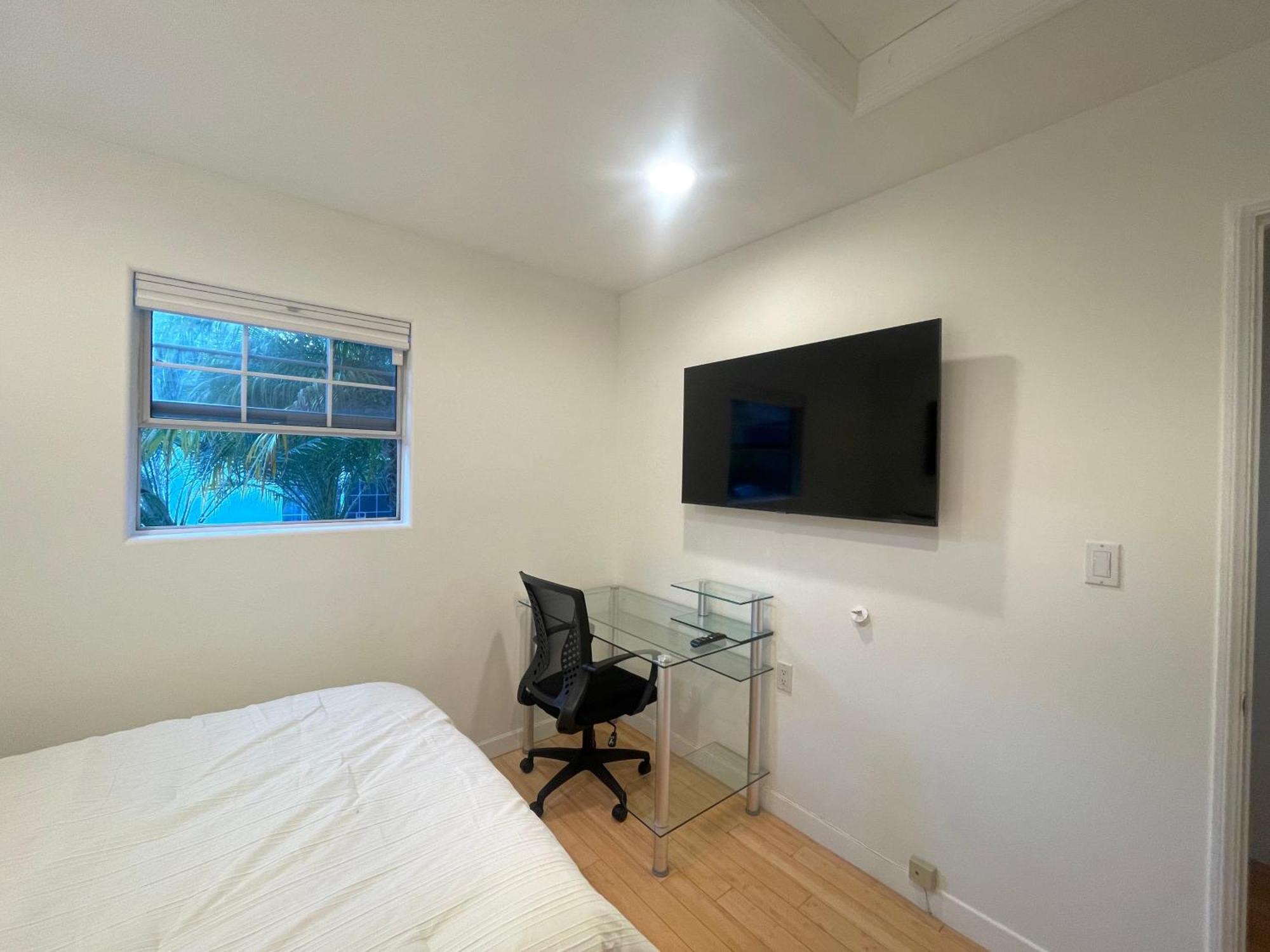 Charming Bright Traditional Home In Sherman Oaks Лос-Анджелес Экстерьер фото