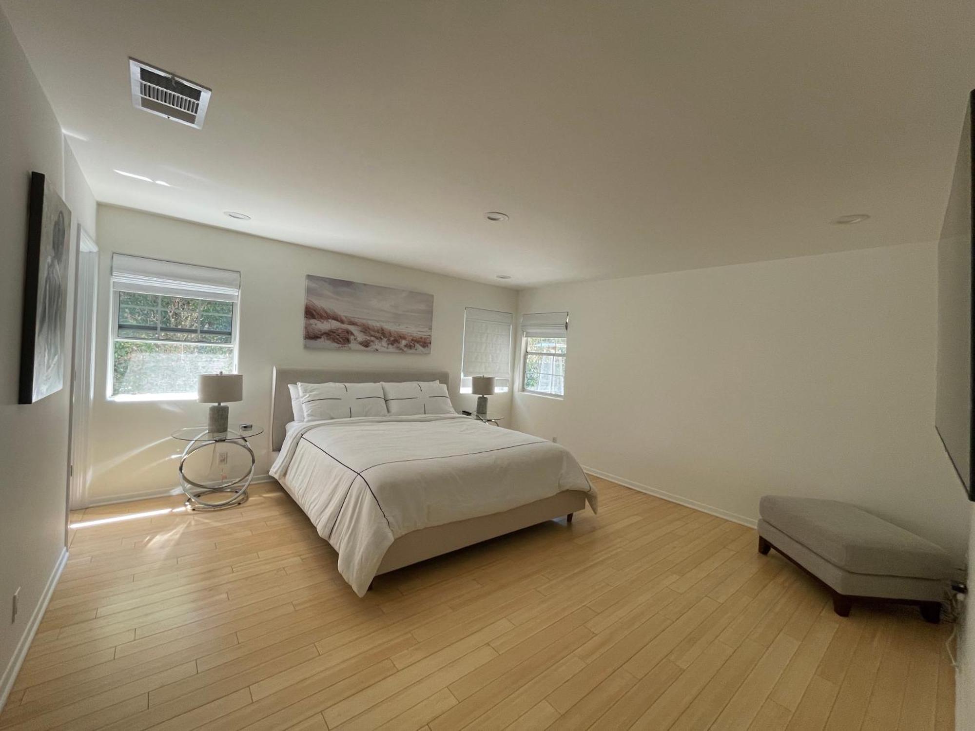 Charming Bright Traditional Home In Sherman Oaks Лос-Анджелес Экстерьер фото