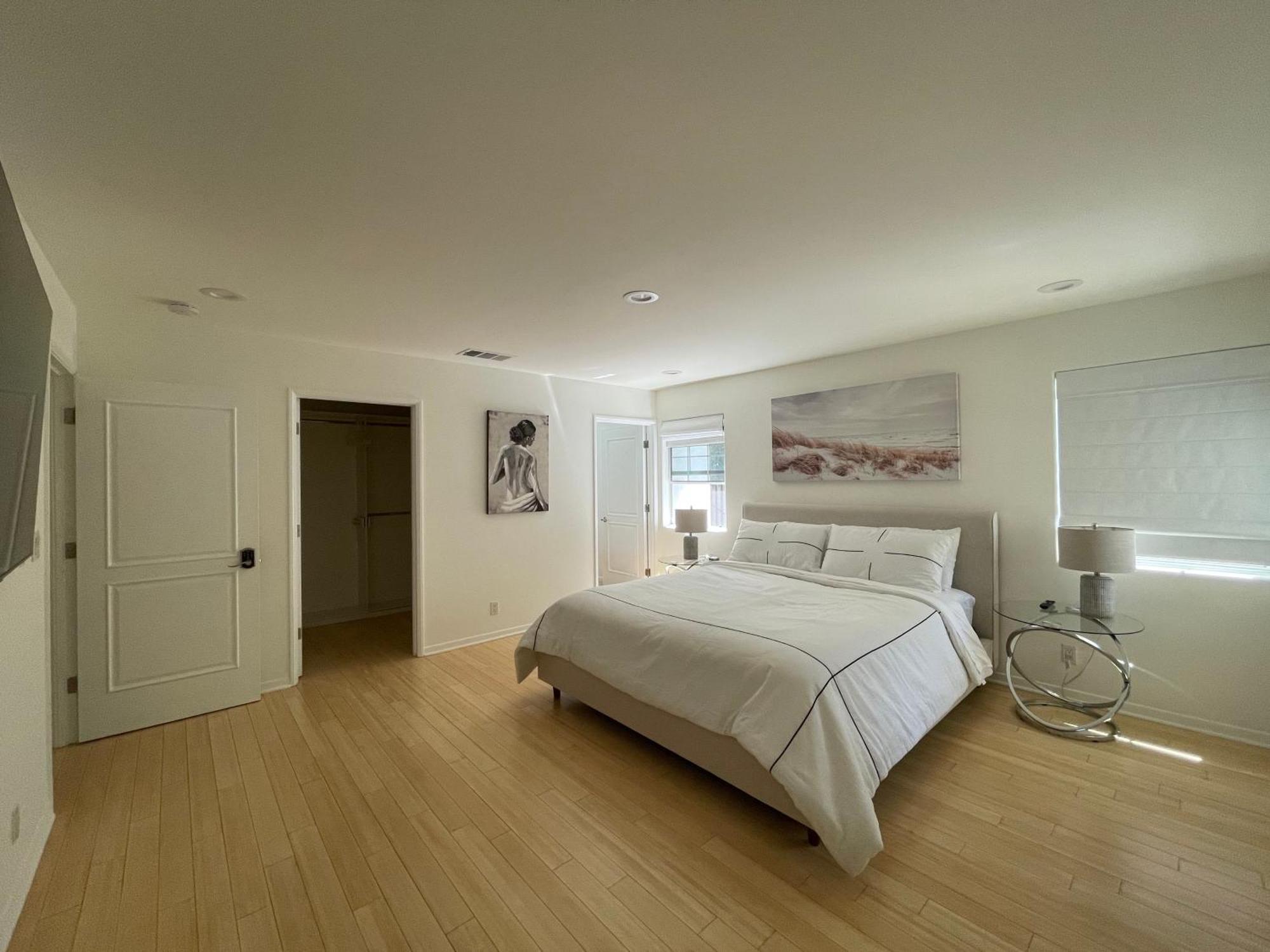 Charming Bright Traditional Home In Sherman Oaks Лос-Анджелес Экстерьер фото