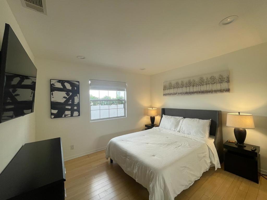 Charming Bright Traditional Home In Sherman Oaks Лос-Анджелес Экстерьер фото